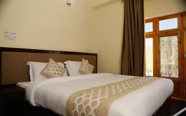 OYO 11490 Hotel Royal Hill