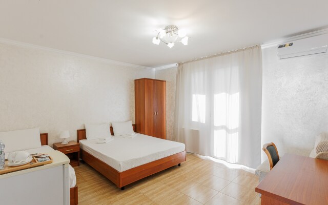 Zelyony Popugay Allama Group Guest House