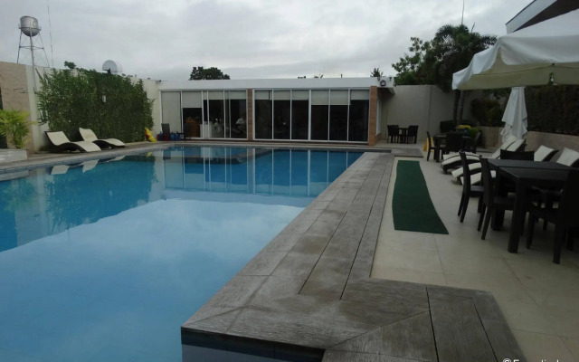 Holiday Suites Hotel & Resort