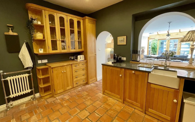 Dolls House - Luxury Townhouse - From 400 Per Night