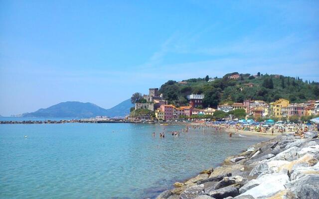 Aurora: Beach-5 Terre-trekking-excursions-relax