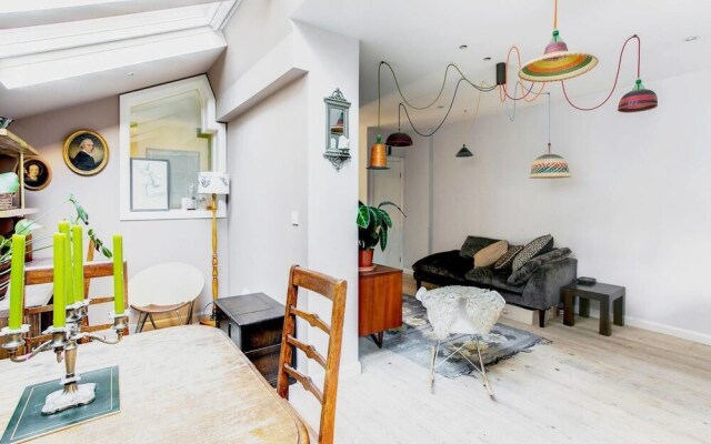 Bright 3 Bedroom Trendy Home by Hampstead