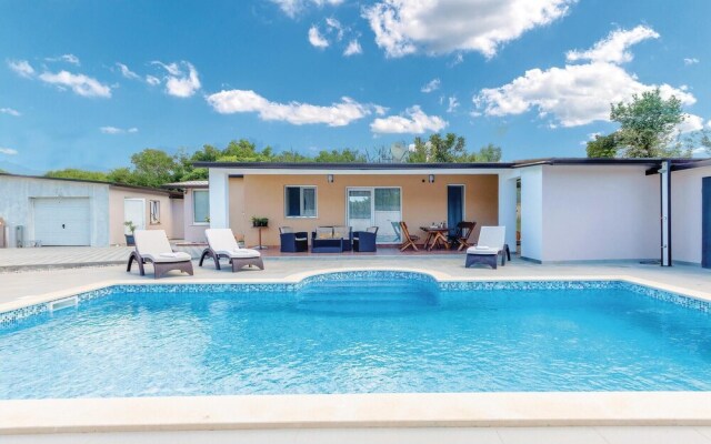 Beautiful Home in Sikici With Wifi and 3 Bedrooms