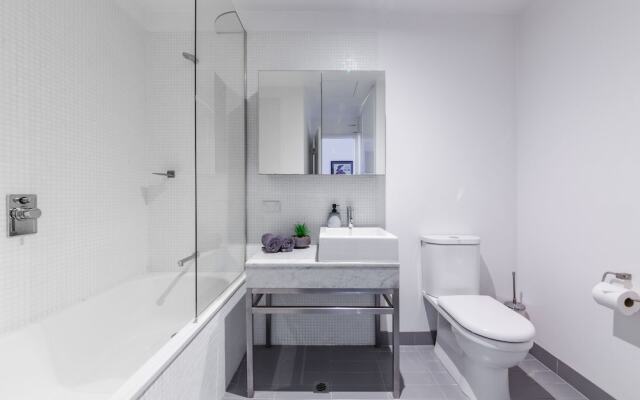 Stylish 2 Bed 2 Bath Parking Wifi Pool