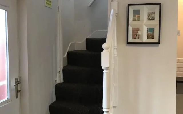 3 Bedroom House Close to M6 & M55