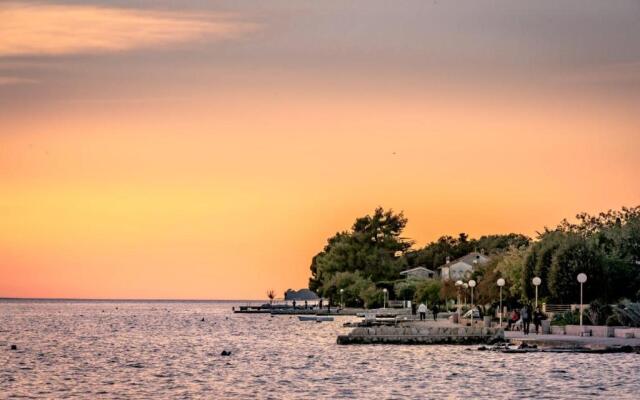 Small stone house Luka