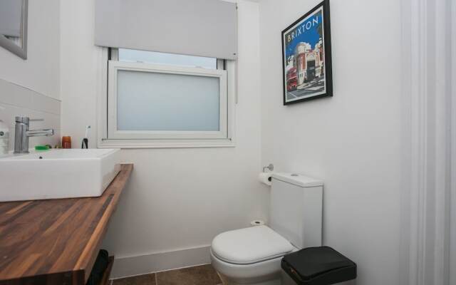 2 Bedroom Flat in Brixton Sleeps 4