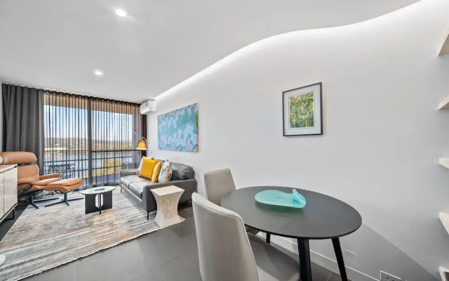 Stylish Studio in Acton With Stunning Water Views