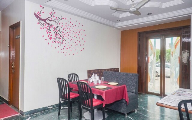 OYO 15223 Hotel Eshosans Palace