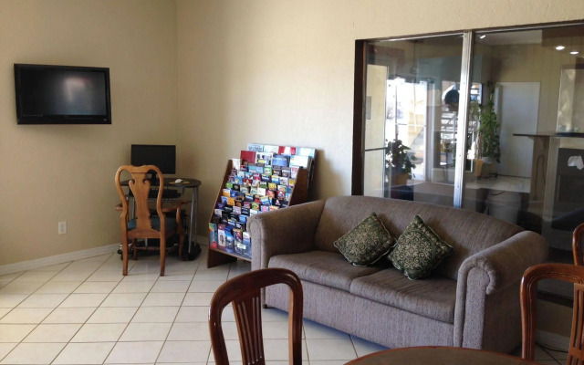 Hometown Inn & Suites