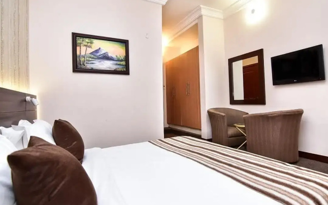 Pearl Gate Hotel
