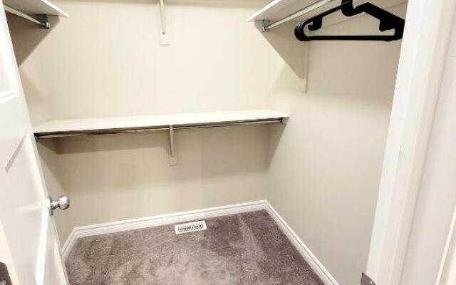 3 bedroom town house in ottawa close to downtown