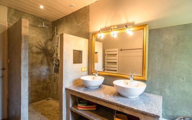 Cozy Holiday Home in Saint-Denis with Swimming Pool