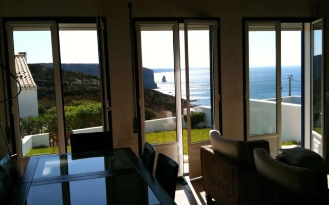 Moradia Perto da Praia da Arrifana, by Izibookings