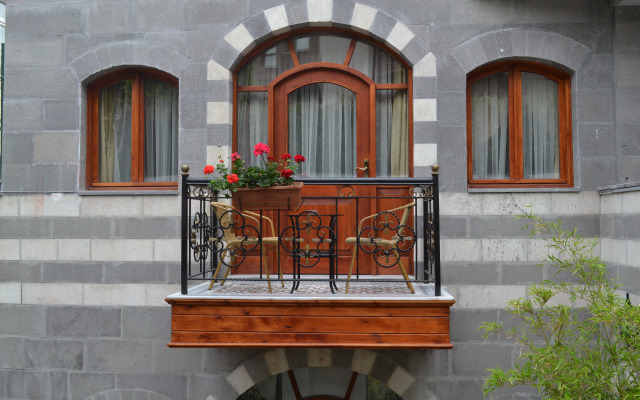 Rose Garden Suites