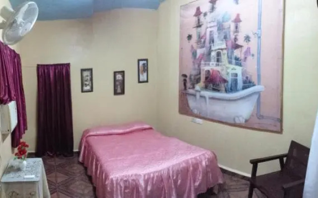 Fernandez and Friends Rooms