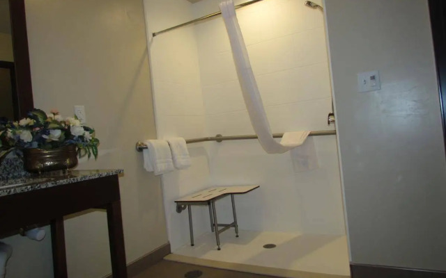 Heartland Inn and Suites