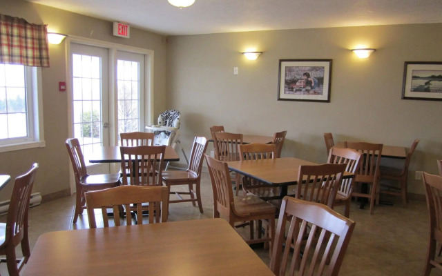 Auberge Bouctouche Inn & Suites