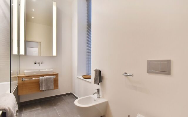 Central Apartment in London near Regent and Bond Streets