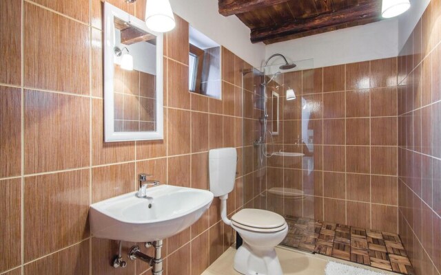 Nice Home in Porec With 2 Bedrooms, Internet and Outdoor Swimming Pool