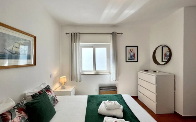 Lagos Ocean Breeze by Homing