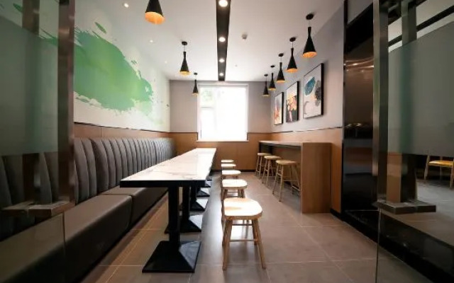 Chonpines Boutique Hotel (Jiaozuo Railway Station High-speed Railway Station)