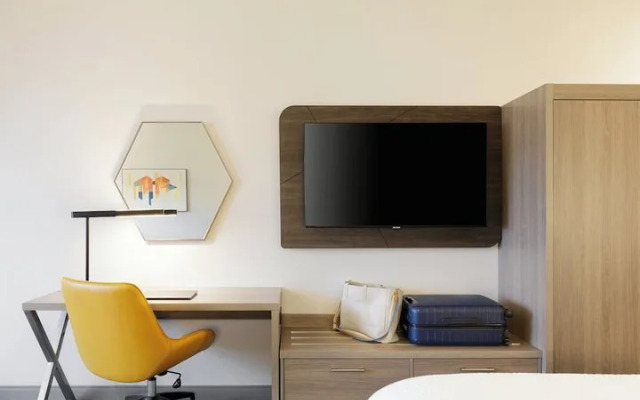 Holiday Inn Express & Suites Linden