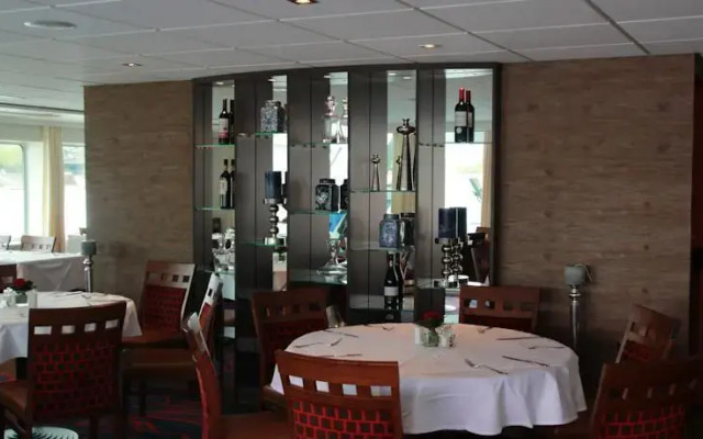 Fairtours Hotelschiff Regina Rheni **** Neuss