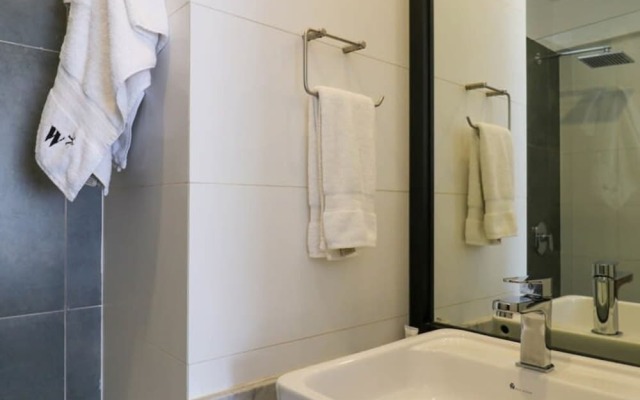 w Iluminating 1BR w AC Near Central Restaurante