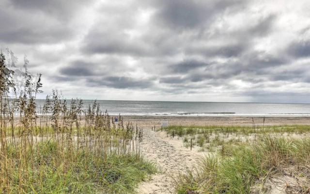 Pet-friendly Townhome, 2 Blocks to Atlantic Beach!