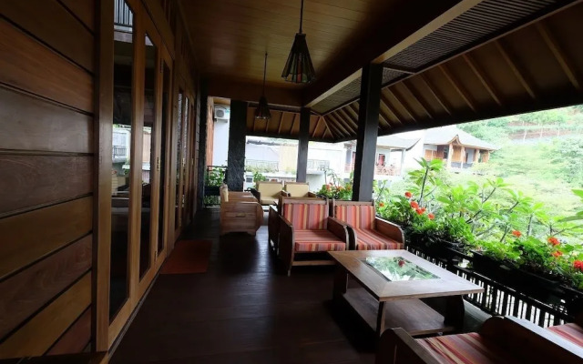 Rumah Stroberi Organic Farm and Lodge