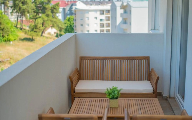 Stylish Two Bedroom Apartment at Ljubovic-Hill Park