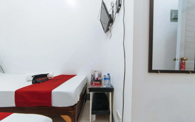 Mark & Marlie Pensionhouse by RedDoorz