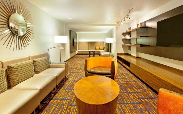 Courtyard By Marriott Vanderbilt-West End