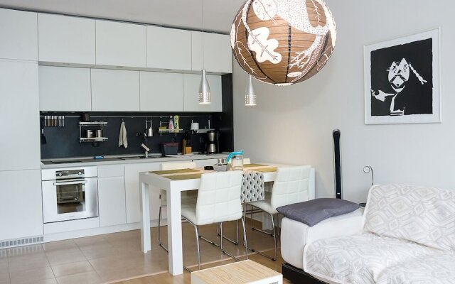 FM Luxury 1-BDR Apartment - Into the Woods
