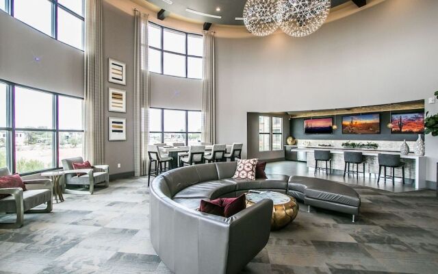 Rooftop Pool, Views, Close to Shops & Dining C4427