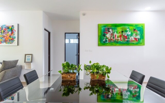 Sabbia 4201-3 Bedrooms ALL IN Suite Condo