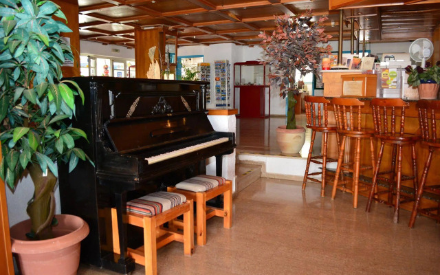 Harmony E Rock Hotel