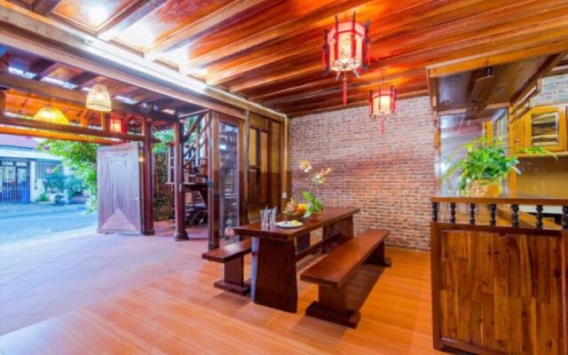 Wooden Lodge Homestay