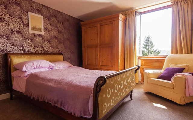 Spacious House With Heated Pool and Sauna