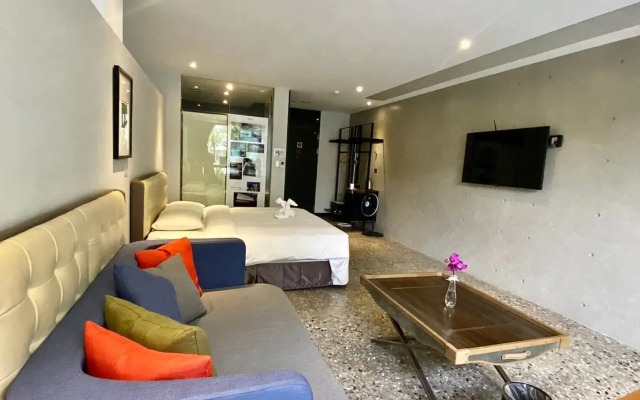 3 Door Hotel
