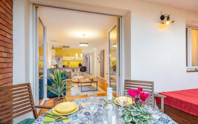 Cozy Apartment with Garden in the Castle District