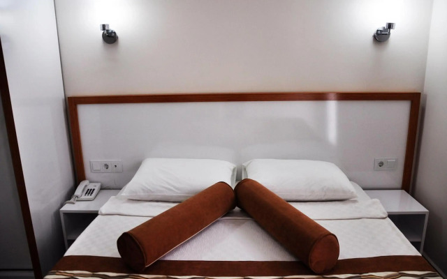 Travelodge by Wyndham Manhasset