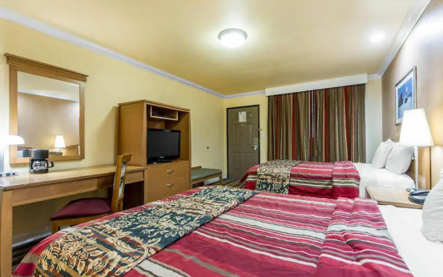 Rodeway Inn & Suites Near the Coliseum & Arena