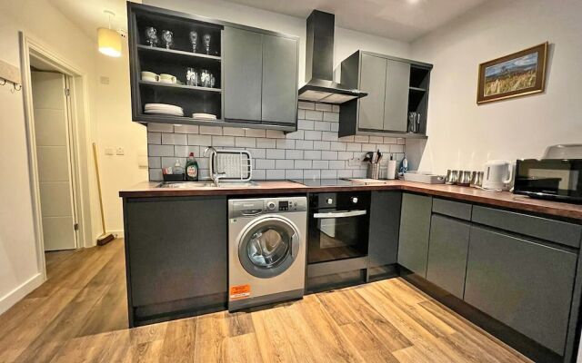 Immaculate 2-bed Apartment Town Centre