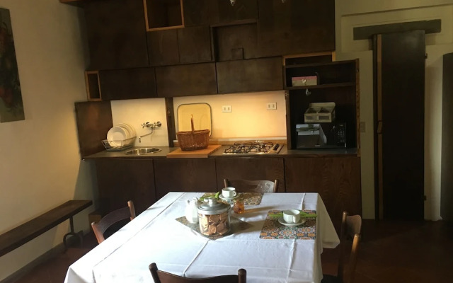 Wine Apartments Florence Lawrence