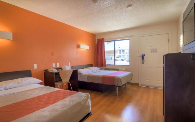 Motel 6 Las Vegas, NV – I-15 Stadium