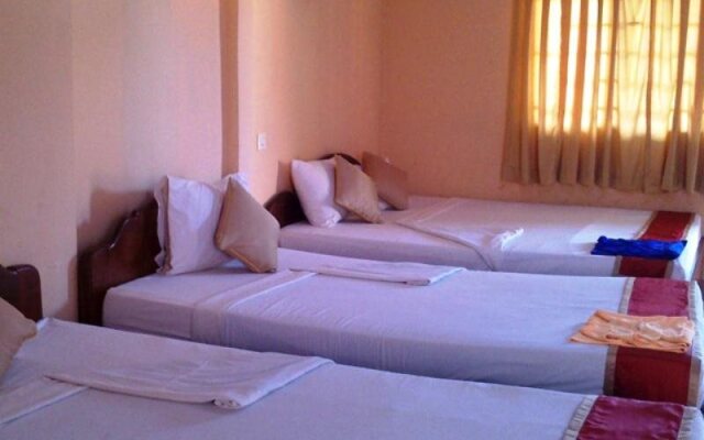 Gold Lion Hotel