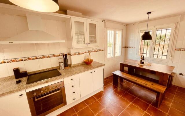Newly renovated, Spacious, Bright Villa 5 minutes to the Beach