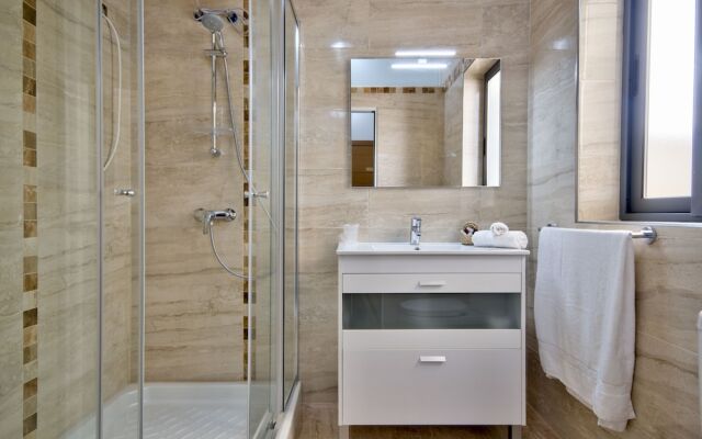 First Class Apartments Calleja by G&G